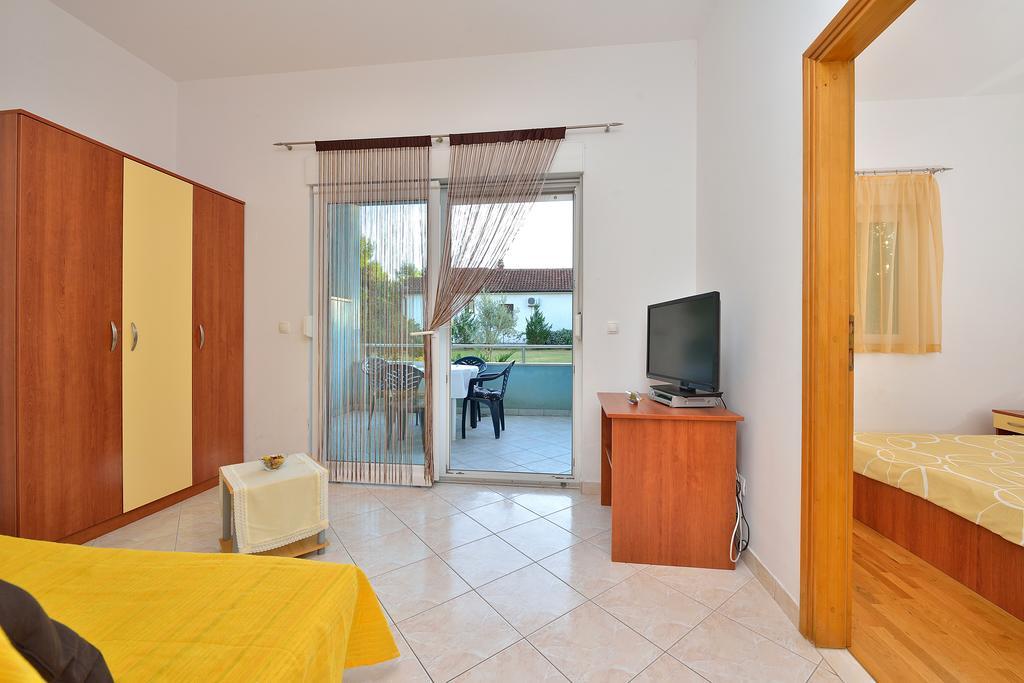 Sara Apartments Petrcane Quarto foto